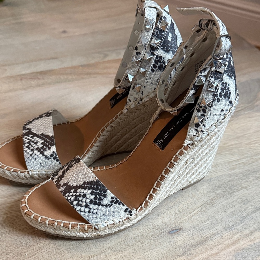 STEVE MADDEN Snake Print Wedges